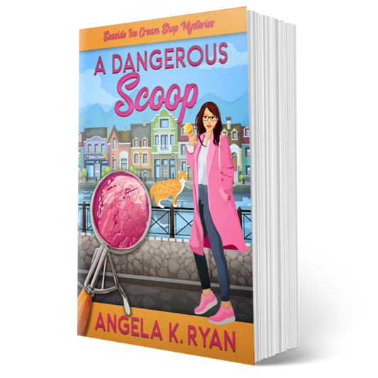 A Dangerous Scoop (A Seaside Ice Cream Shop Mystery, Book 12), Paperback