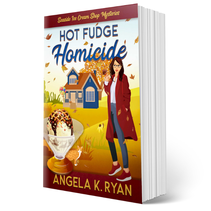 Hot Fudge Homicide (A Seaside Ice Cream Shop Mystery, Book 4), Paperback